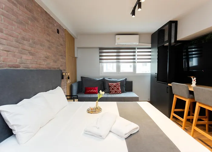 Valaoritou 3 Luxury Rooms